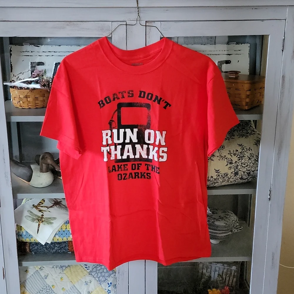 NWOT Unisex Boat don't run on Free" Tee - Picture 1 of 2